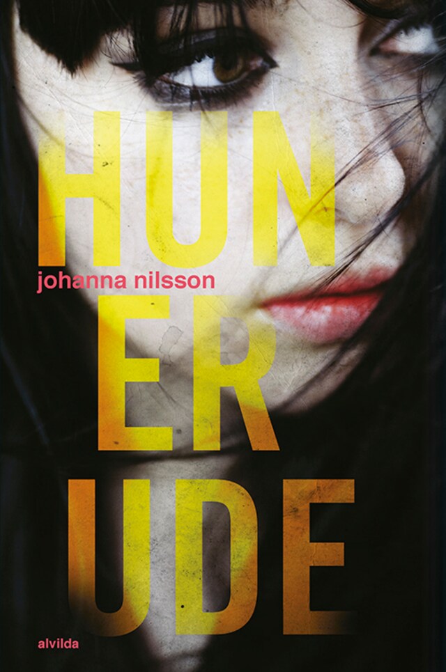 Book cover for Hun er ude