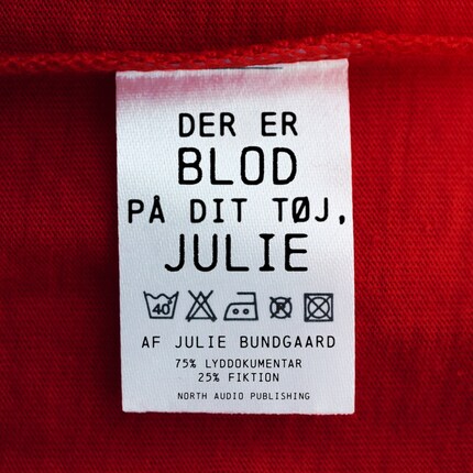 Der er blod på dit tøj, Julie bookCoverFor
