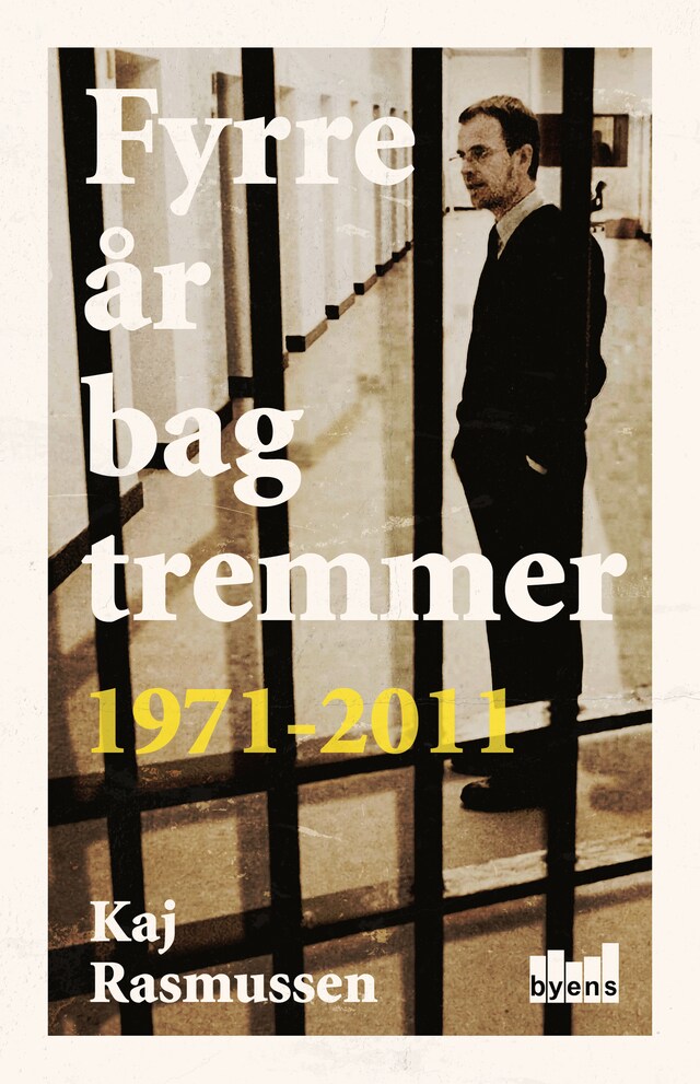 Book cover for Fyrre år bag tremmer