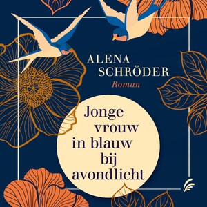 Jonge vrouw in blauw bij avondlicht - luisterboek