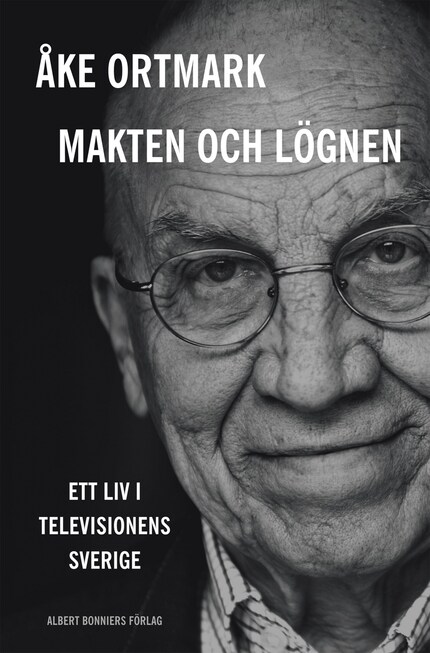 Makten och lögnen : ett liv i televisionens Sverige bookCoverFor