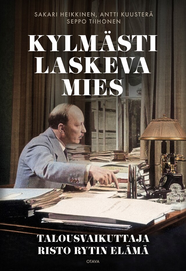 Kylmästi laskeva mies