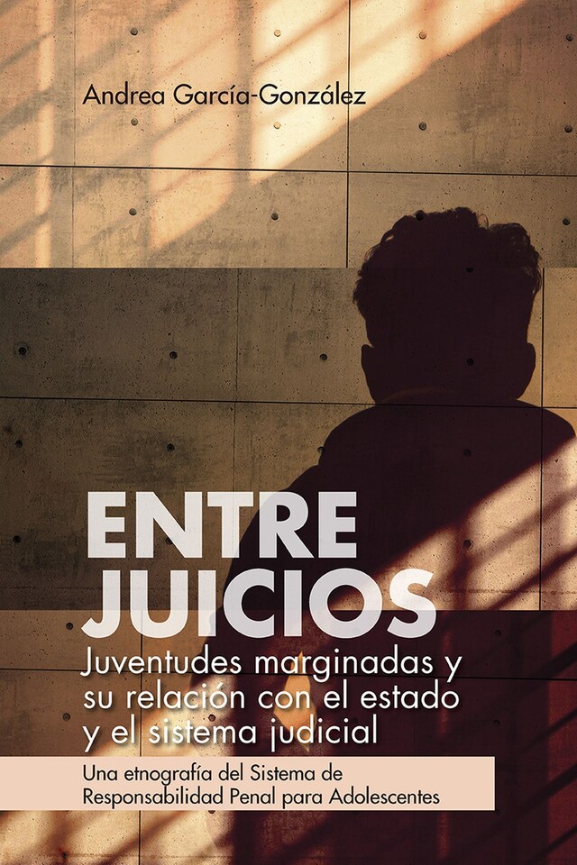 Bokomslag for Entre juicios: juventudes marginadas y su relación con el estado y el sistema judicial